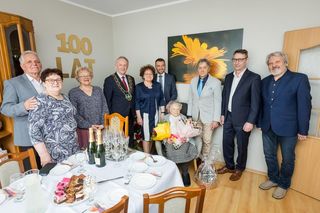 Wojenna tułaczka, miłość i życie w Parlinie. Pani Stasia skończyła 100 lat!