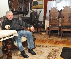 Tak mieszkał Andrzej Lepper. Luksus lat 90. Też mieliście takie meble? [FOTO]